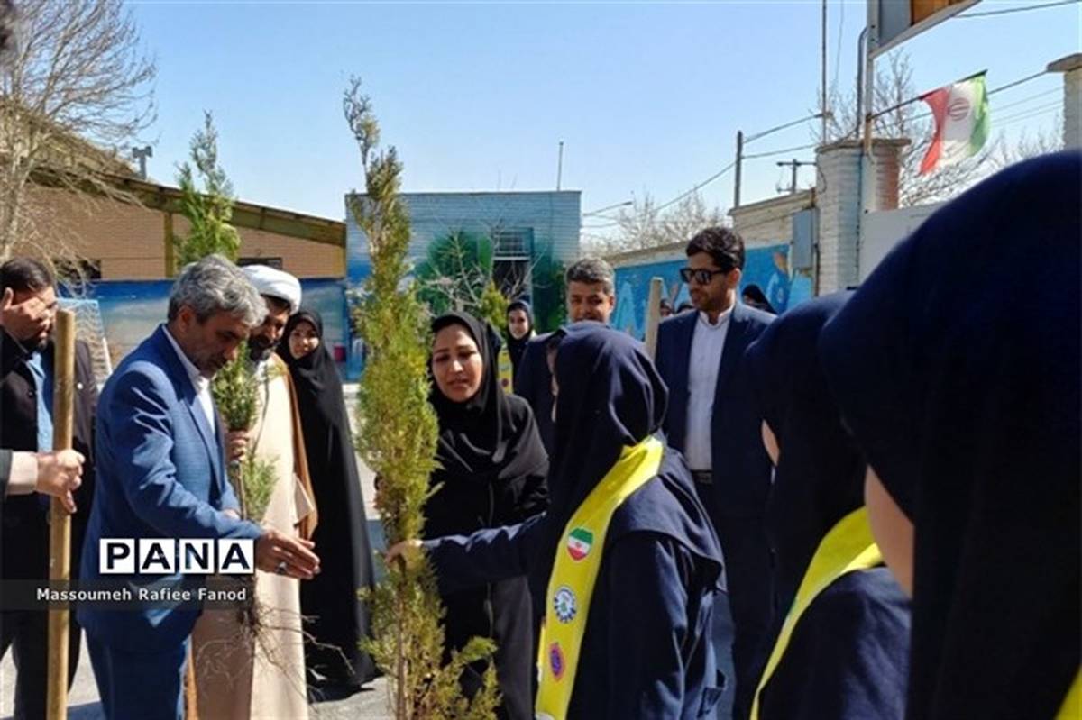 آیین روز درختکاری در شهرستان گلبهار برگزار شد