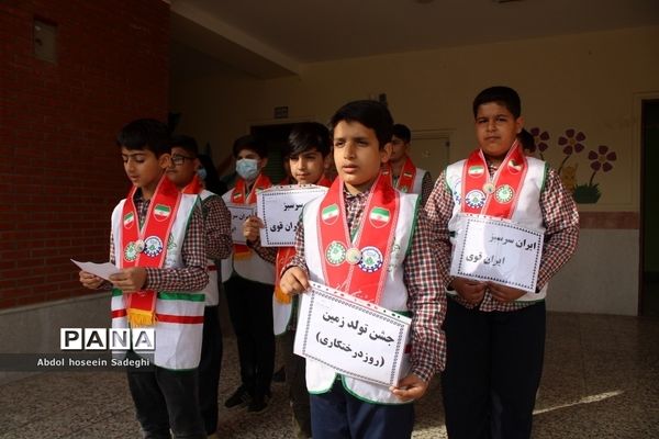 کاشت نهال در دبستان شهدای مدافع سلامت در بوشهر