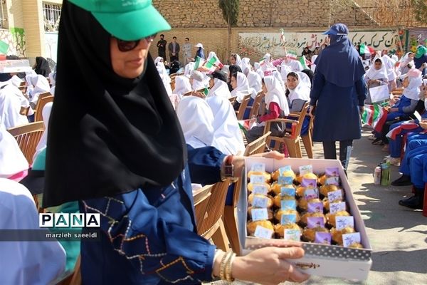 نواختن زنگ جشن نیکوکاری، در مدرسه شاهد فاطمه الزهراء(س) بجنورد همزمان با اعیاد شعبانیه