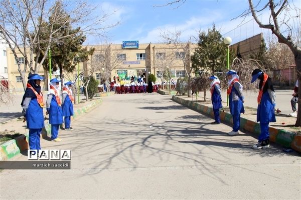 نواختن زنگ جشن نیکوکاری، در مدرسه شاهد فاطمه الزهراء(س) بجنورد همزمان با اعیاد شعبانیه