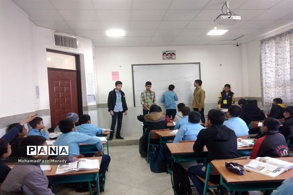 اداره یک روز مدرسه توسط شورای دانش‌آموزی دبیرستان رئیس‌زاده خلیل آباد