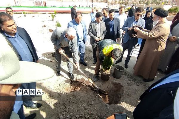 گرامیداشت روز درختکاری در بهارستان 2