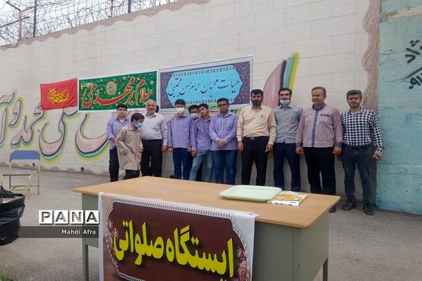 برپایی ایستگاه صلواتی ویژه نیمه شعبان توسط دانش‌آموزان هنرستان کاردانش دکتر حسابی بهبهان