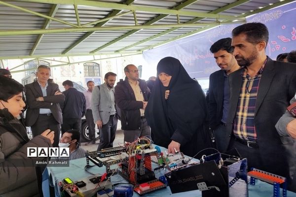 برگزاری نمایشگاه دستاوردهای دانش‌آموزان در هنرستان‌های ناحیه چهار شیراز
