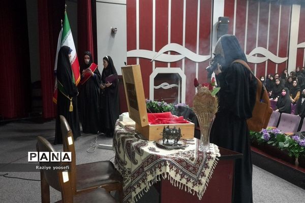 دانشجو معلمان پردیس نسیبه تهران میزبان پرچم متبرک حرم امام حسین (ع) شدند