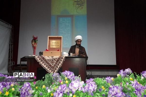 دانشجو معلمان پردیس نسیبه تهران میزبان پرچم متبرک حرم امام حسین (ع) شدند