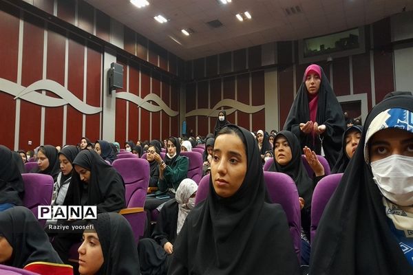 دانشجو معلمان پردیس نسیبه تهران میزبان پرچم متبرک حرم امام حسین (ع) شدند