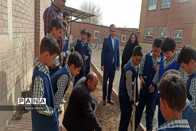 مراسم روز درختکاری در مدرسه جلوه حق و شهدای برکت طغان بخش جوادآباد