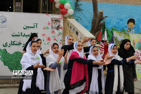 گرامیداشت روز درختکاری در ناحیه یک بهارستان