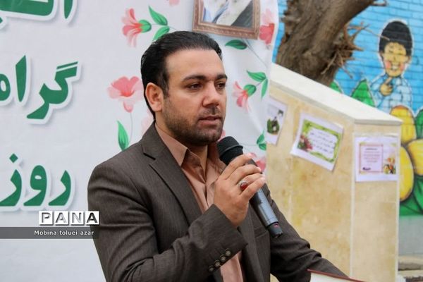 گرامیداشت روز درختکاری در ناحیه یک بهارستان