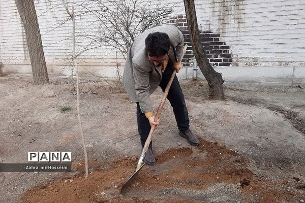 گرامیداشت روز درختکاری در دبیرستان حدیث کسا ناحیه یک شهرری