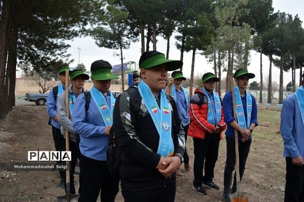 کاشت صد و پنجاه نهال به مناسبت آیین استانی گرامیداشت روز درختکاری در شهریار
