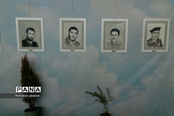 نمایشگاه سرو قامتان سرخ گلستان در بهارستان
