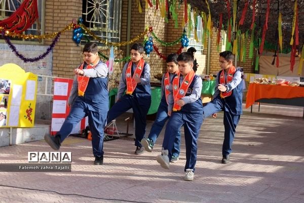 نواختن زنگ درختکاری در مدرسه گلستان شهرستان سمنان-2