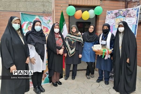 جشن نیمه شعبان و تقدیر از رتبه‌های برتر، در دبیرستان عفت آهنگری ناحیه یک ری