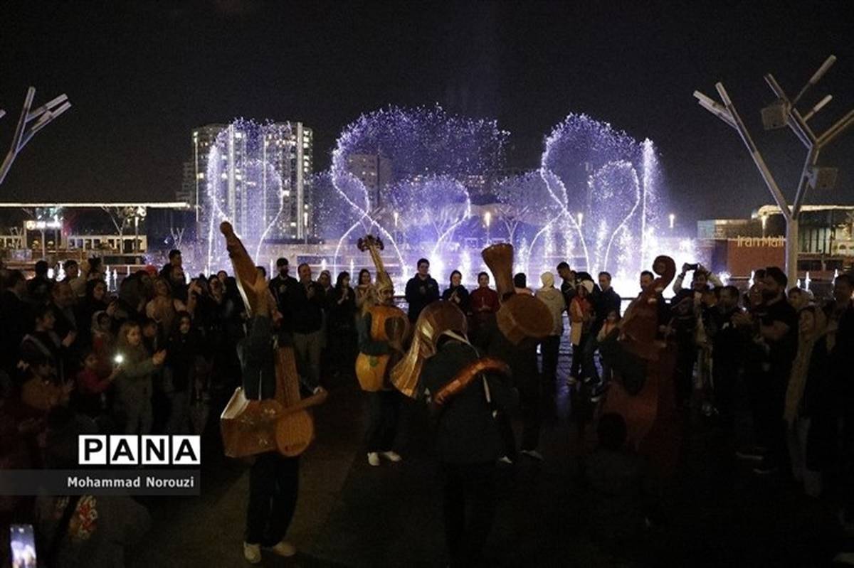جشن و سرور مردم ایران در شب ولادت منجی عالم بشریت/فیلم