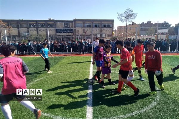 مسابقات فوتبال بین مدرسه‌ای پسران ناحیه یک یزد