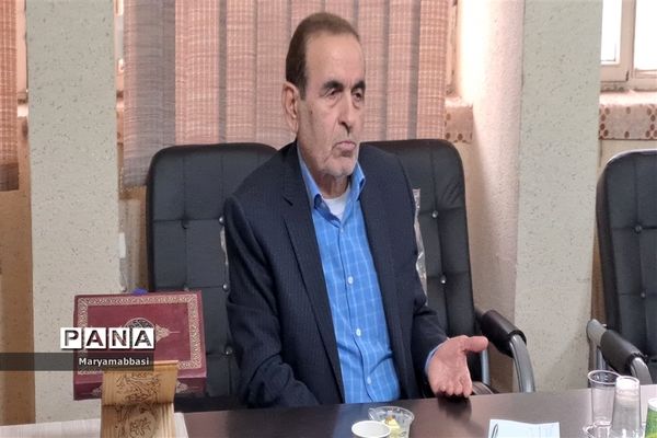 نشست مدیر سازمان دانش‌آموزی خوزستان با مربیان پیشکسوت