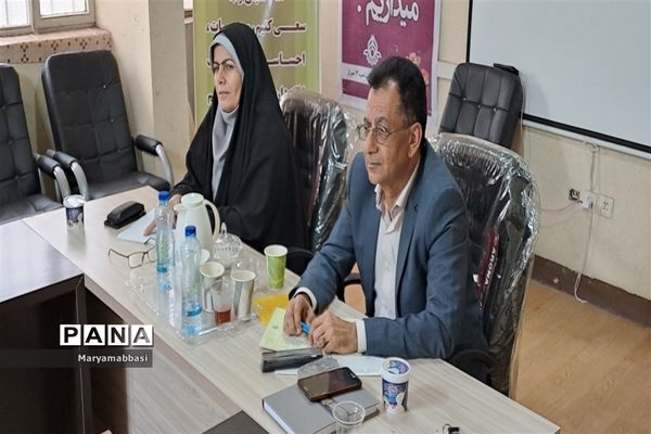 نشست مدیر سازمان دانش‌آموزی خوزستان با مربیان پیشکسوت