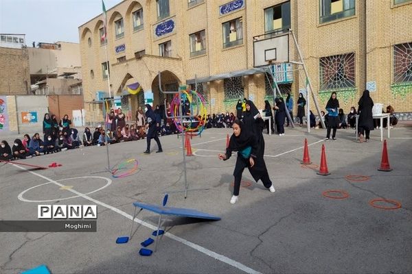 برگزاری مسابقات مفرح در دبیرستان شهید بابایی منطقه ۱۳