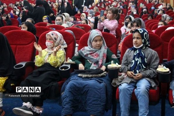 جشن ویژه دختران دهه هشتادی به مناسبت روز جوان