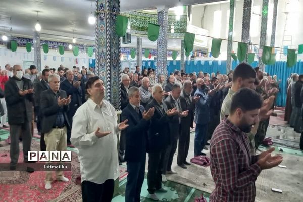 جشن نیکوکاری و تقدیر از دو پدر شهید به مناسبت روز شهدا در نماز جمعه فیروزکوه