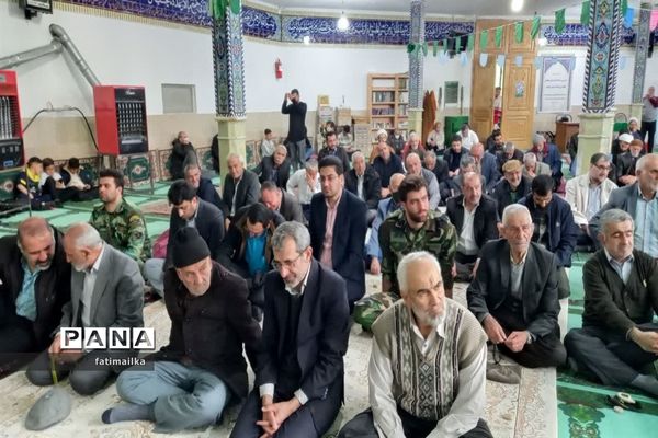 جشن نیکوکاری و تقدیر از دو پدر شهید به مناسبت روز شهدا در نماز جمعه فیروزکوه