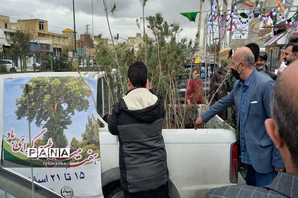 جشن نیکوکاری و تقدیر از دو پدر شهید به مناسبت روز شهدا در نماز جمعه فیروزکوه