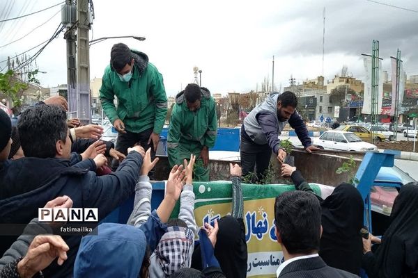 جشن نیکوکاری و تقدیر از دو پدر شهید به مناسبت روز شهدا در نماز جمعه فیروزکوه
