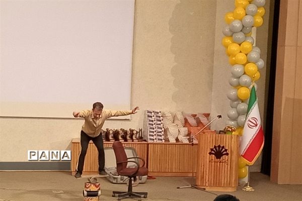 هفتمین همایش بزرگ ستارگان، ویژه دانش‌‍آموزان برتر دبیرستان شهیدمعمارزاده ناحیه 2 کرج