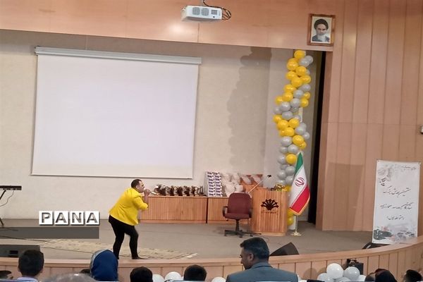 هفتمین همایش بزرگ ستارگان، ویژه دانش‌‍آموزان برتر دبیرستان شهیدمعمارزاده ناحیه 2 کرج