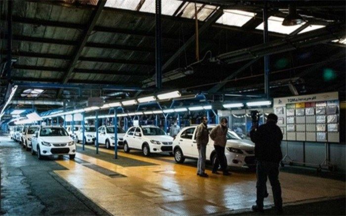 نگاهی انتقادی به خودروسازی ایران در «چهار چرخ»