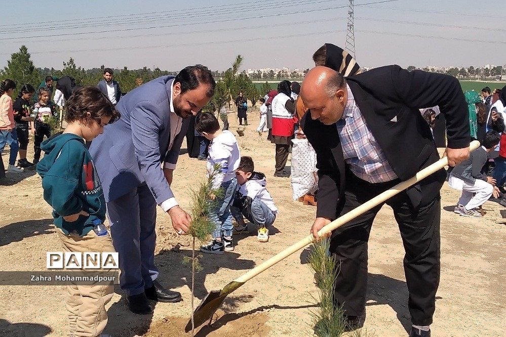 گرامیداشت هفته منابع طبیعی و آبخیزداری در شهرستان بهارستان