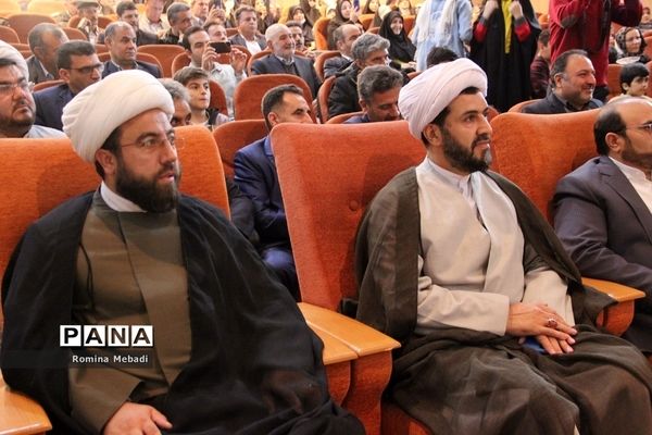 مراسم تجلیل از خدمات تلاشگران و خادمان آرامستان دارالسلام اسلامشهر