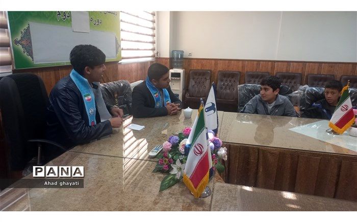 بازدید هیات رئیسه مجلس دانش‌آموزی ناحیه 5 مشهد از شوراهای دانش‌آموزی مدارس