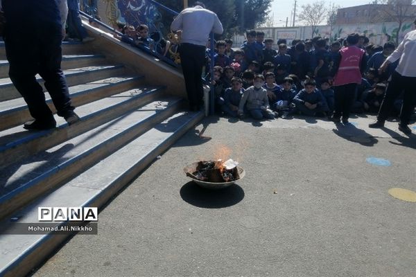 حضور آتش‌نشانان پاکدشتی در آستانه چهارشنبه سوری در مدارس