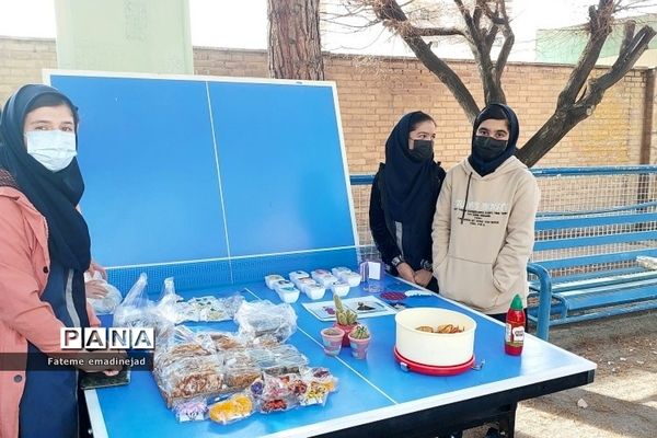 برپایی بازاچه جشنواره خوارزمی در دبیرستان آزاده رودهن