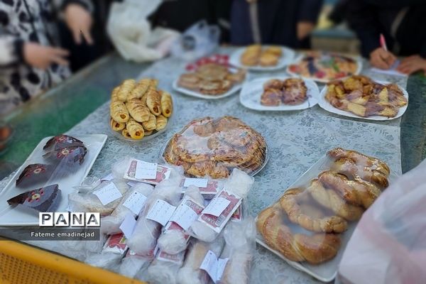 برپایی بازاچه جشنواره خوارزمی در دبیرستان آزاده رودهن