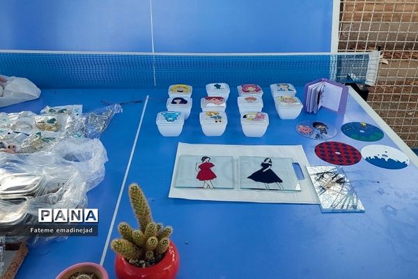 برپایی بازاچه جشنواره خوارزمی در دبیرستان آزاده رودهن