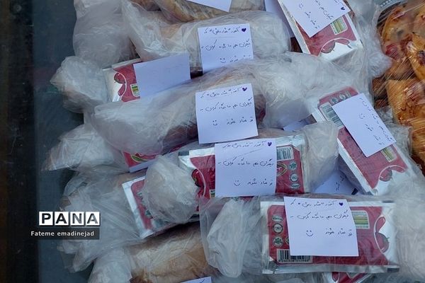 برپایی بازاچه جشنواره خوارزمی در دبیرستان آزاده رودهن