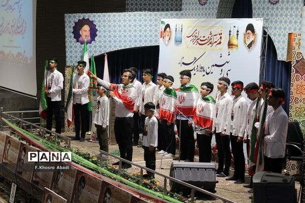 محفلی به یاد شهدای دانش‌آموز قم