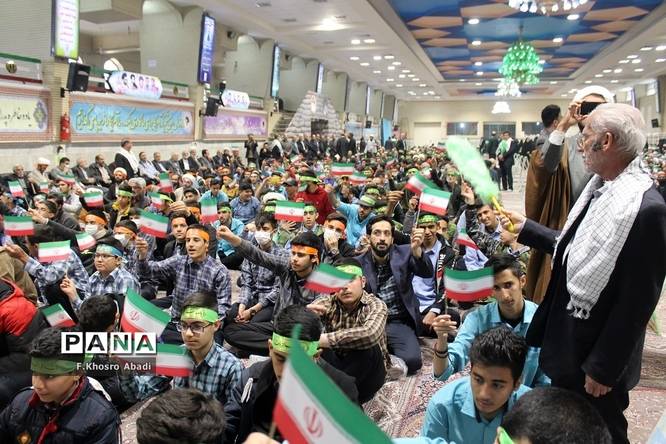محفلی به یاد شهدای دانشآموز قم