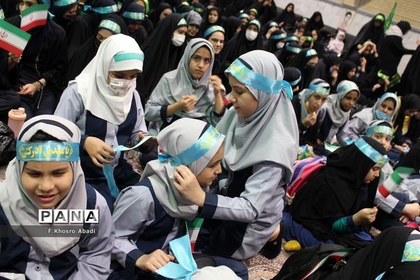 محفلی به یاد شهدای دانش‌آموز قم