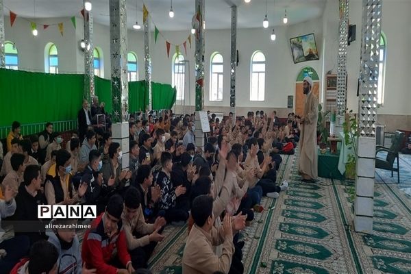 برگزاری آیین نمادین جشن تکلیف دانش‌آموزان پسر شهرستان فیروزکوه