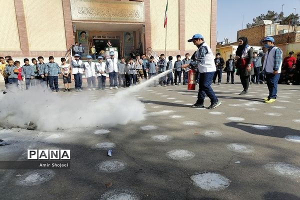 مانور آتش‌سوزی درمدارس شهرستان پیشوا