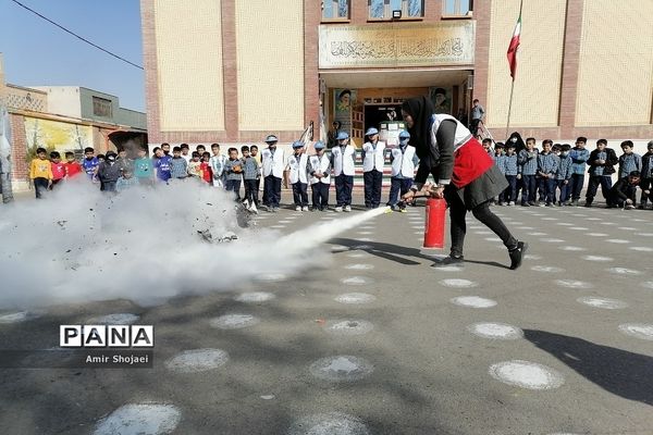 مانور آتش‌سوزی درمدارس شهرستان پیشوا