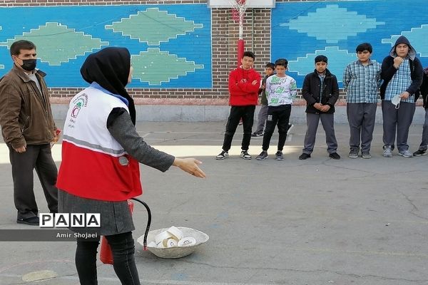 مانور آتش‌سوزی درمدارس شهرستان پیشوا