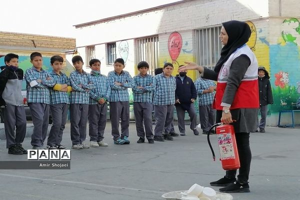 مانور آتش‌سوزی درمدارس شهرستان پیشوا