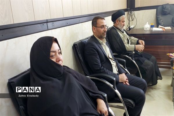 تجلیل از دانش‌آموزان فعال فرهنگی توسط امام جمعه ملارد