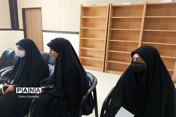 تجلیل از دانش‌آموزان فعال فرهنگی توسط امام جمعه ملارد